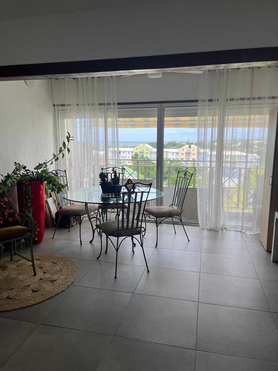 À VENDRE   Magnifique appartement T4 avec vue mer   Baie-Mahault