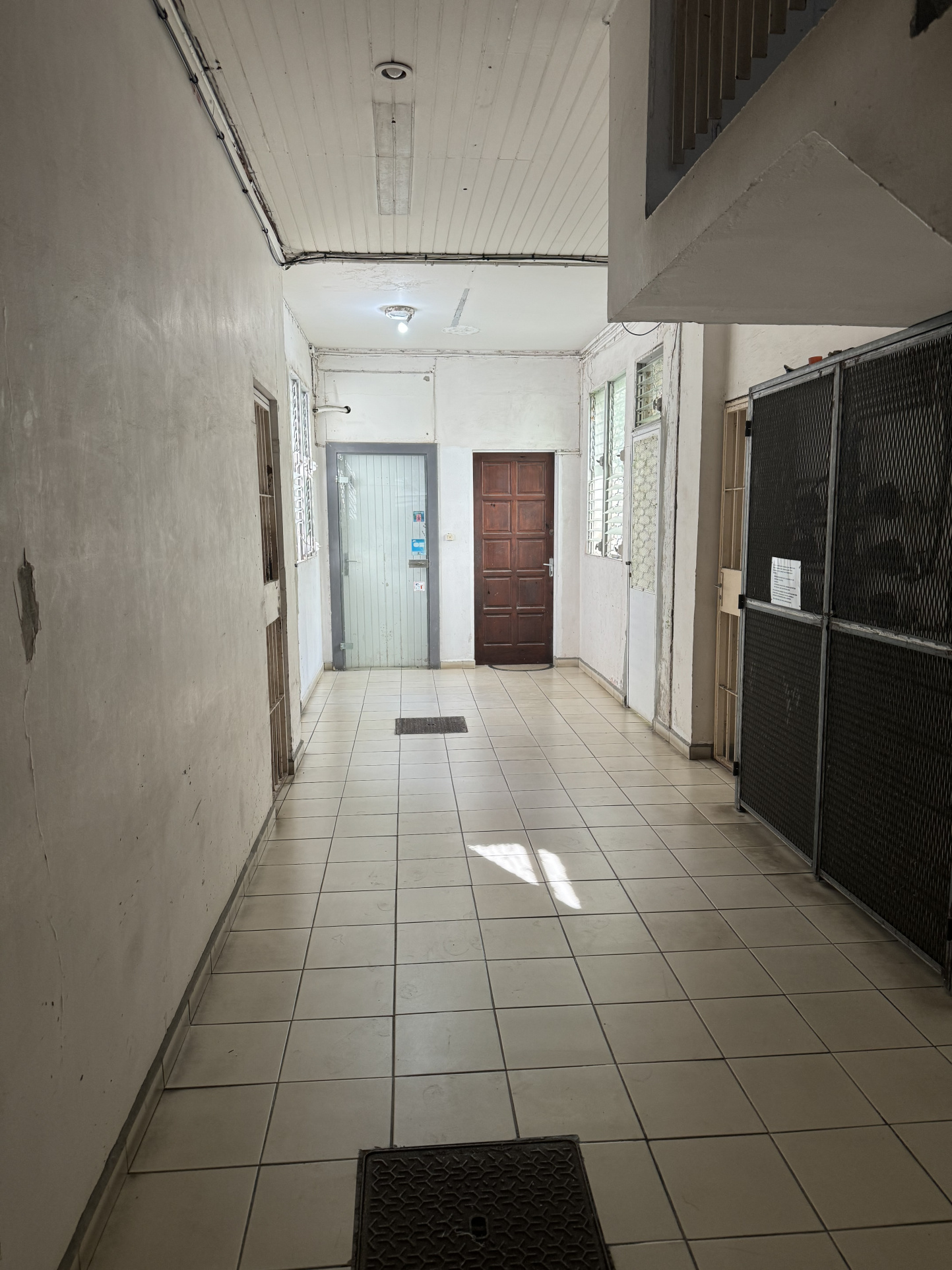 LOCAL PROFESSIONNEL ET DE BUREAUX 60 M2 POINTE A PITRE